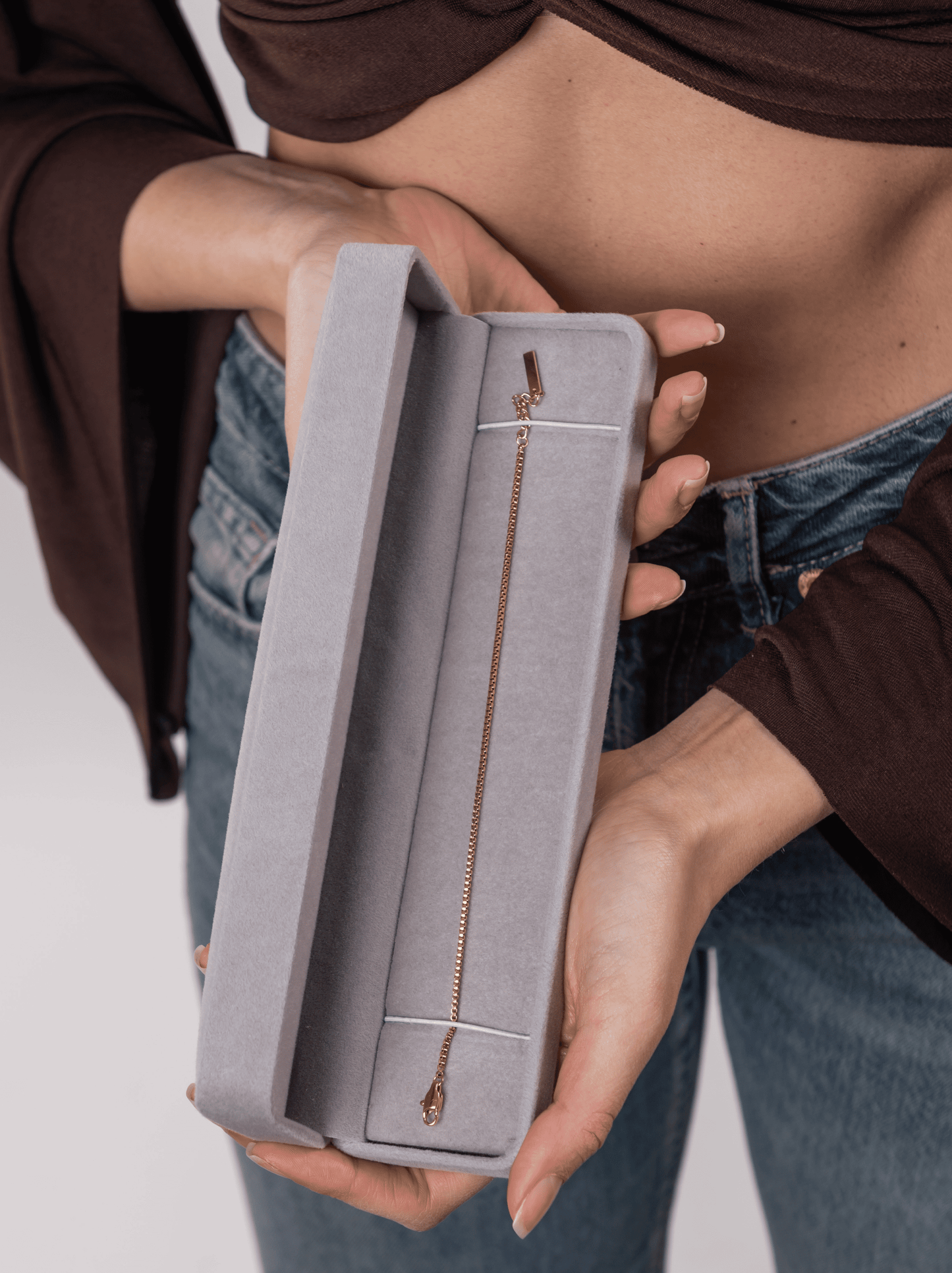 Minimalistisches Gold-Box-Armband