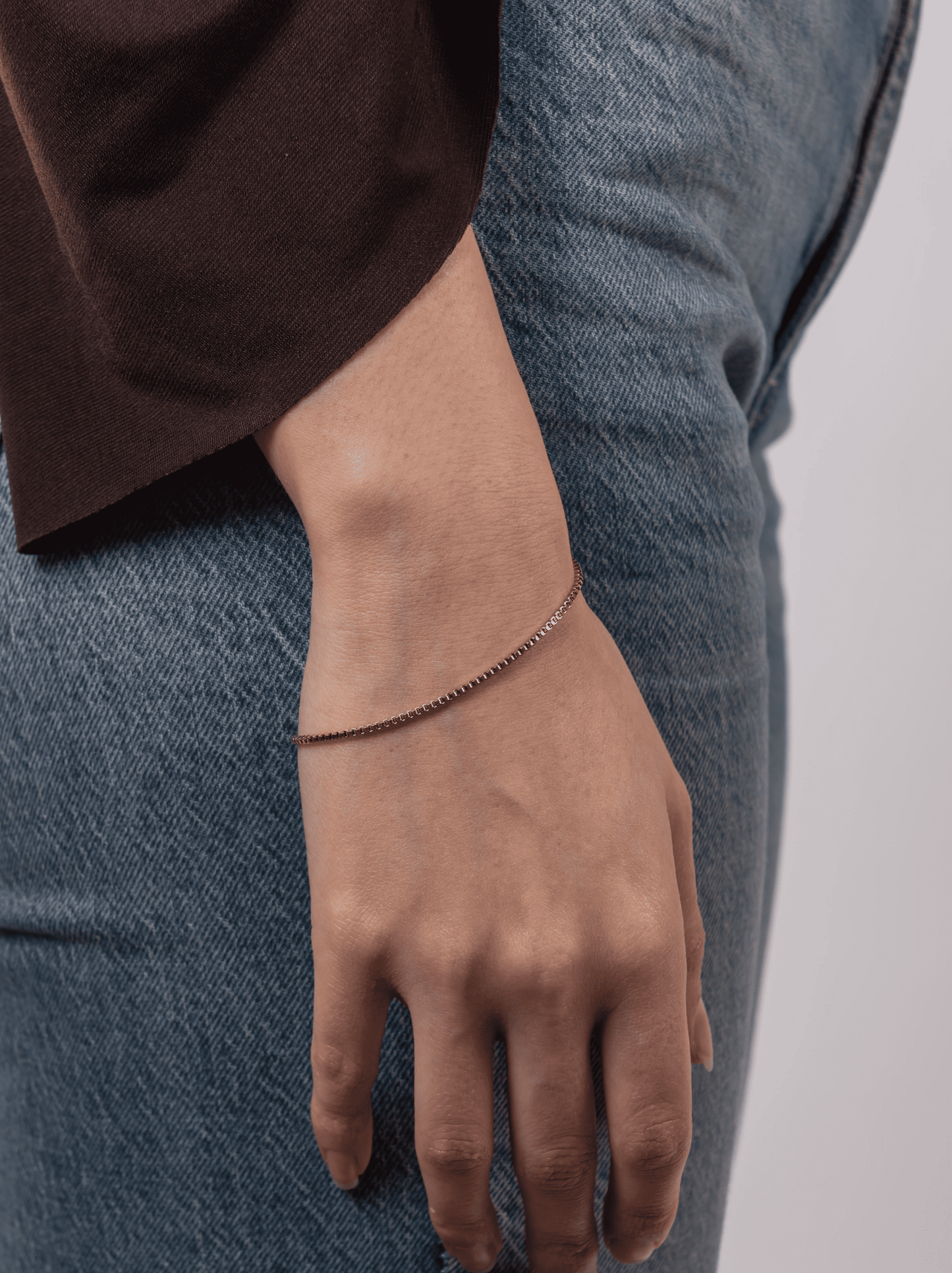 Minimalistisches Gold-Box-Armband