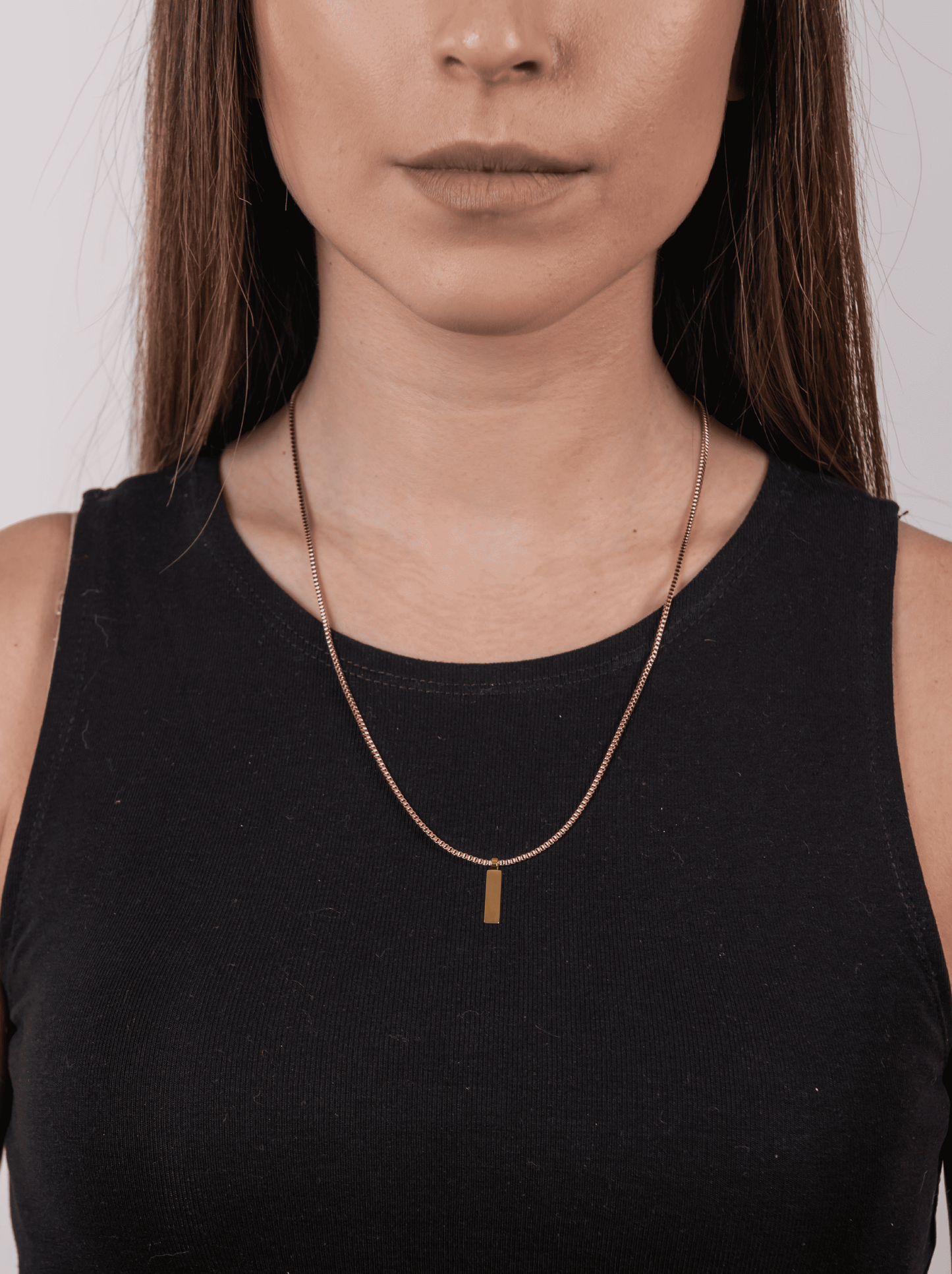 Halskette mit goldenem Box-Anhänger