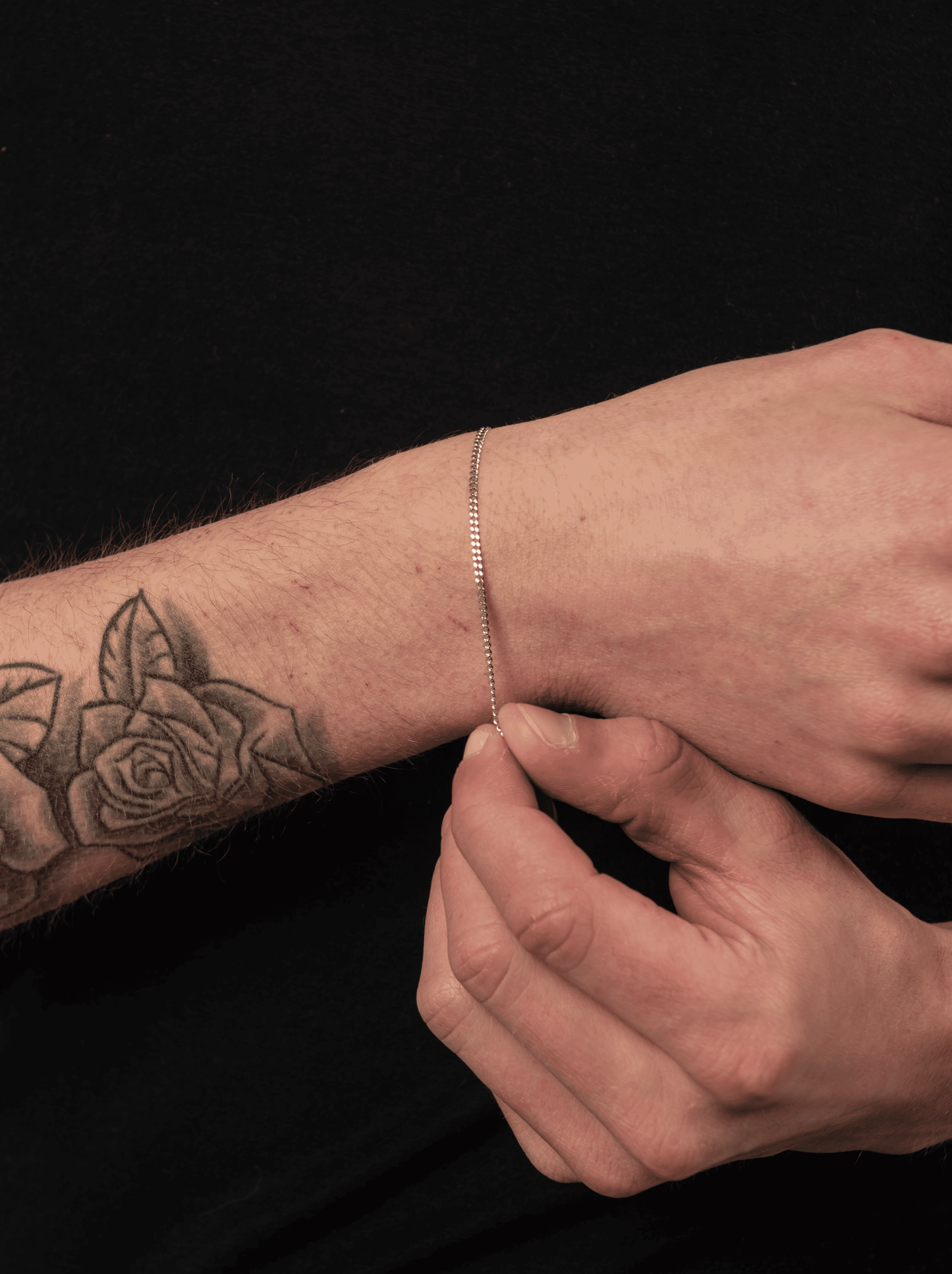 Minimalistisches würfelförmiges Silberarmband