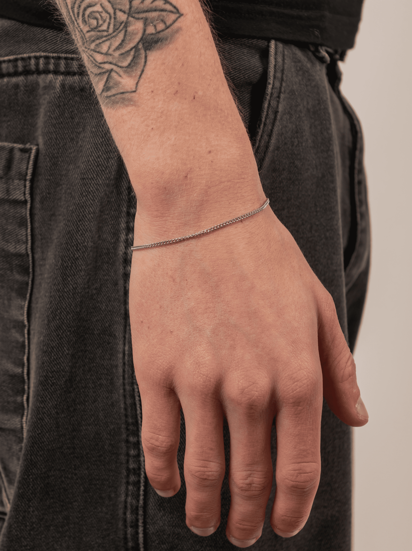 Minimalistisches würfelförmiges Silberarmband
