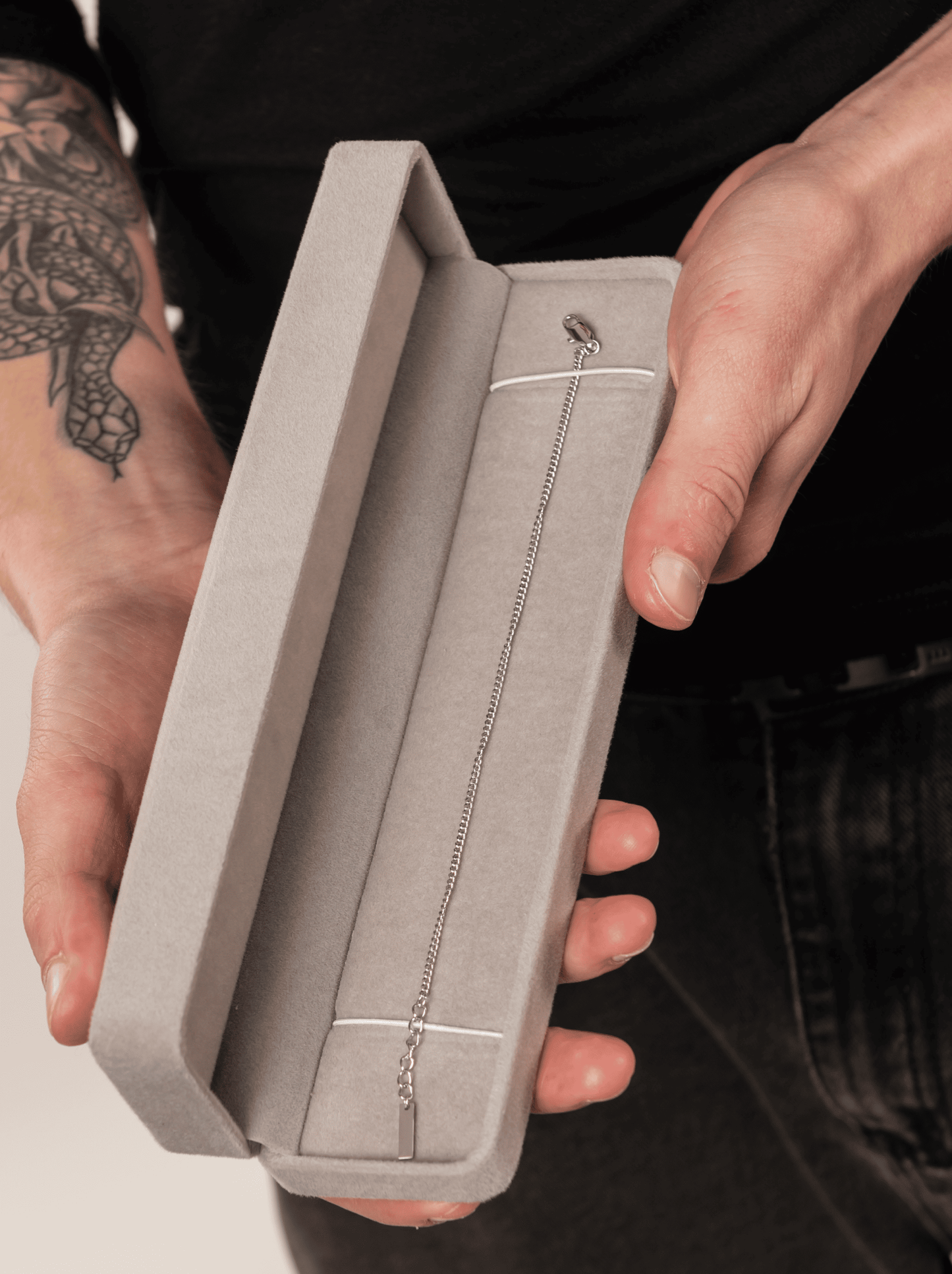 Minimalistisches würfelförmiges Silberarmband