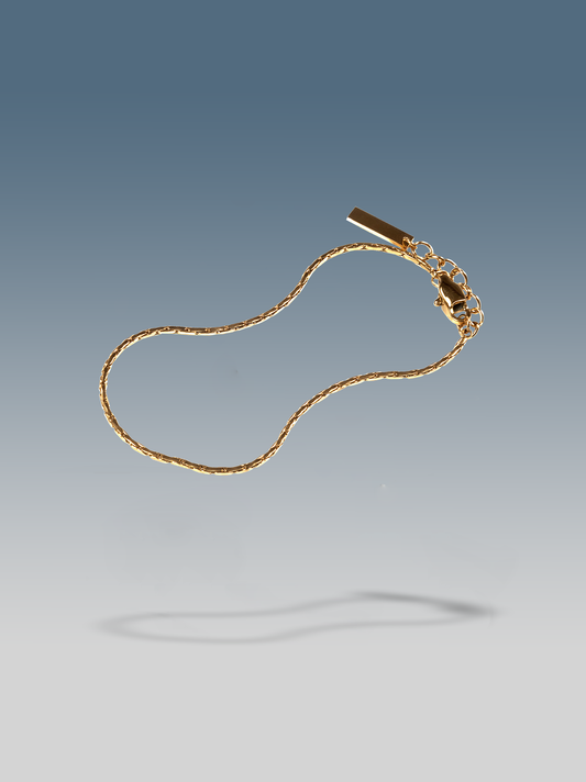 Minimalistisches Armband aus Golddraht