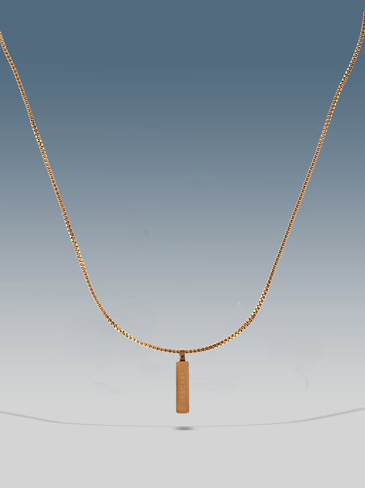 Halskette mit goldenem Box-Anhänger