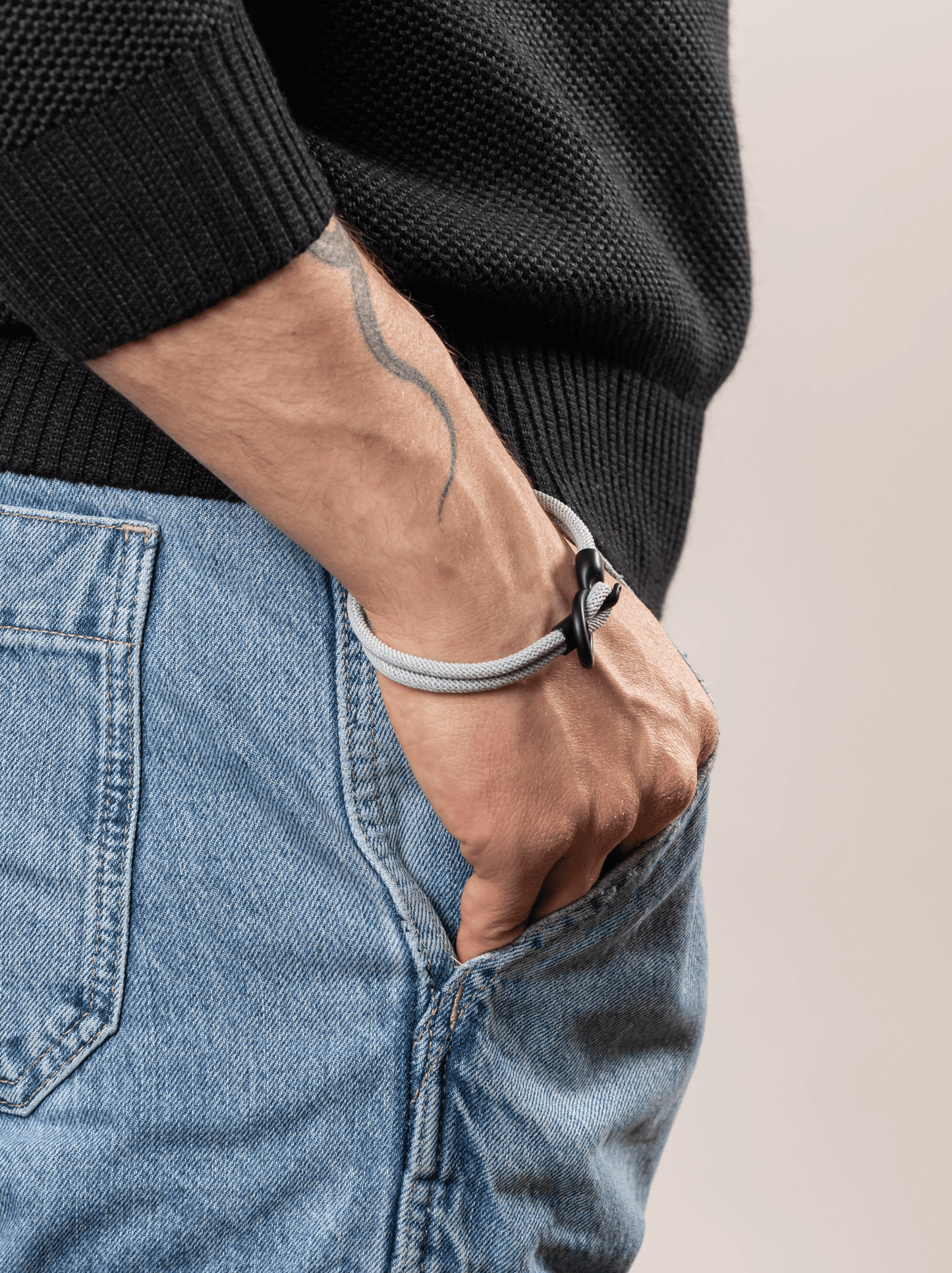 Graues geflochtenes Seilarmband