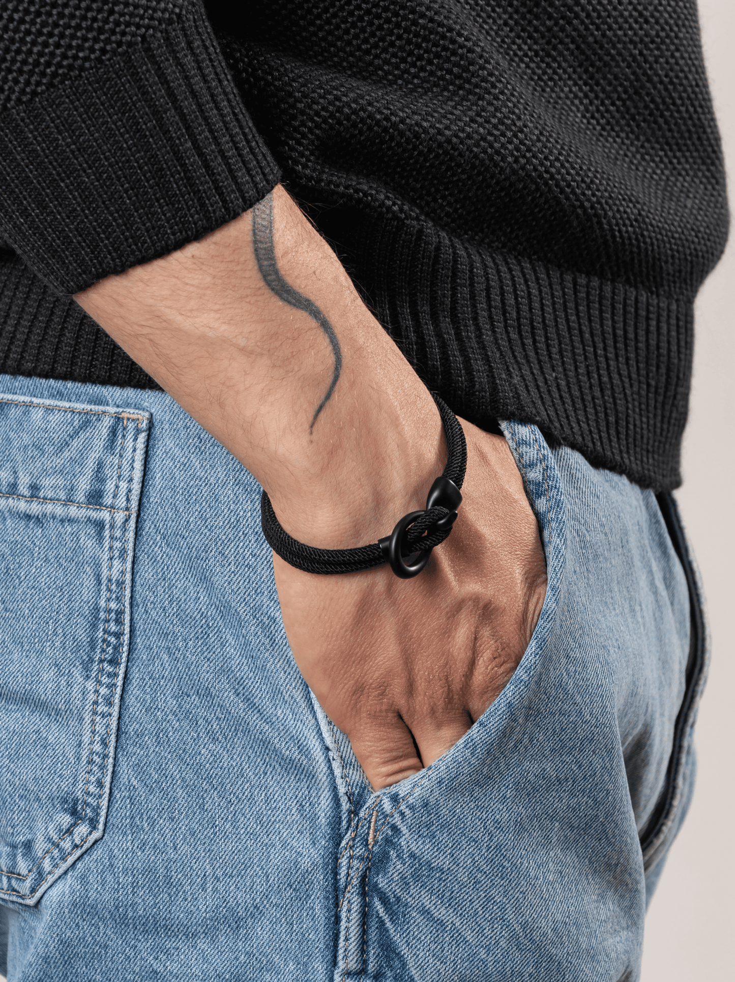 Schwarzes geflochtenes Seilarmband