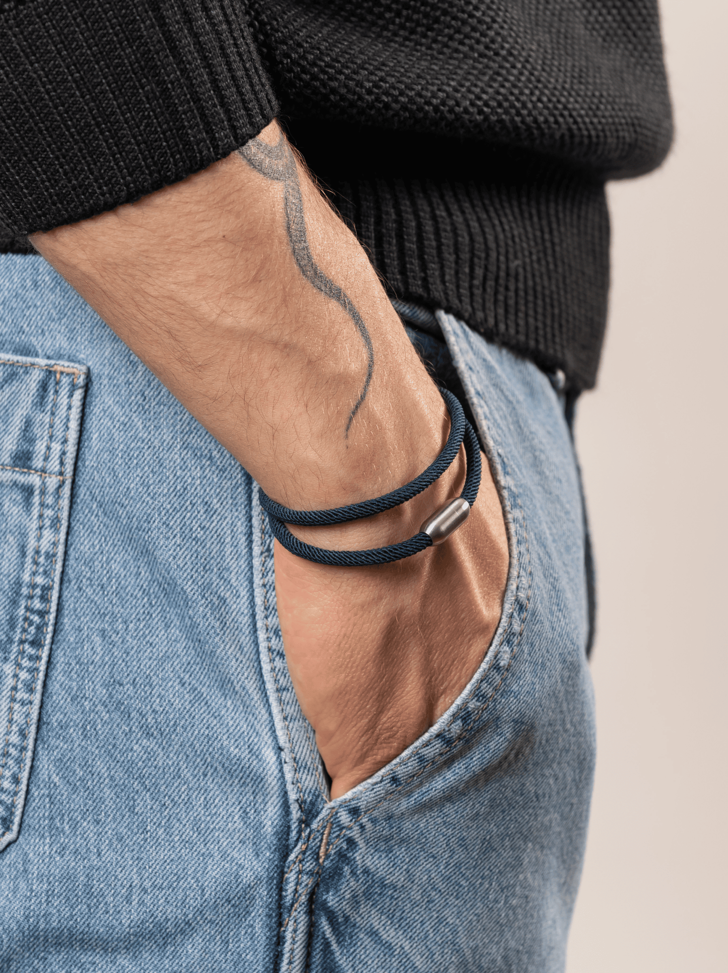 Blaues Magnetseilarmband