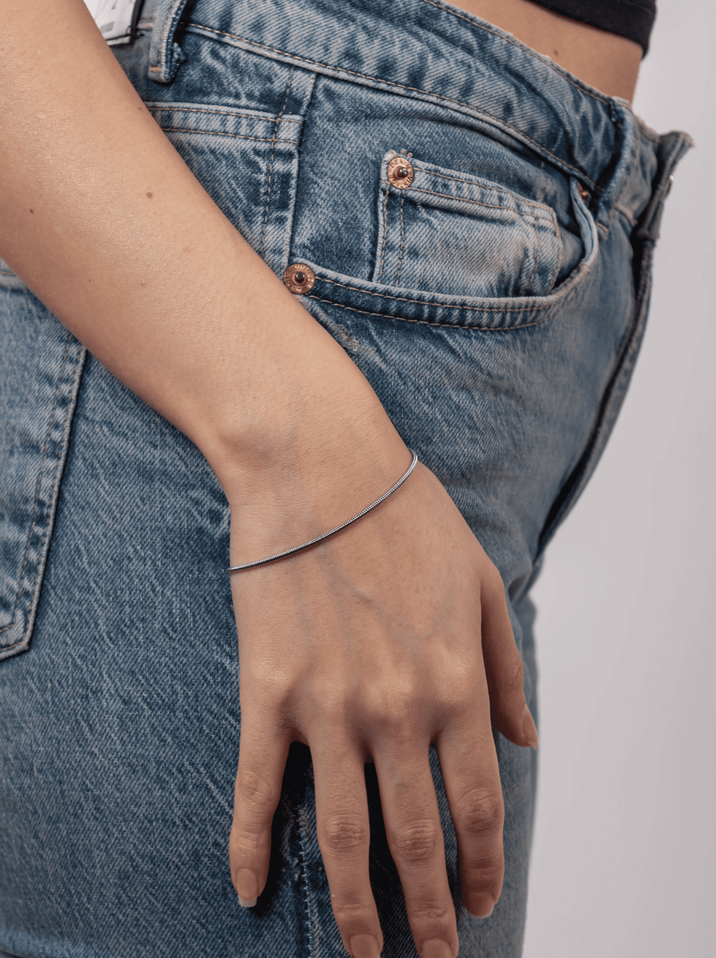 Minimalistisches Snike-Armband in Silber