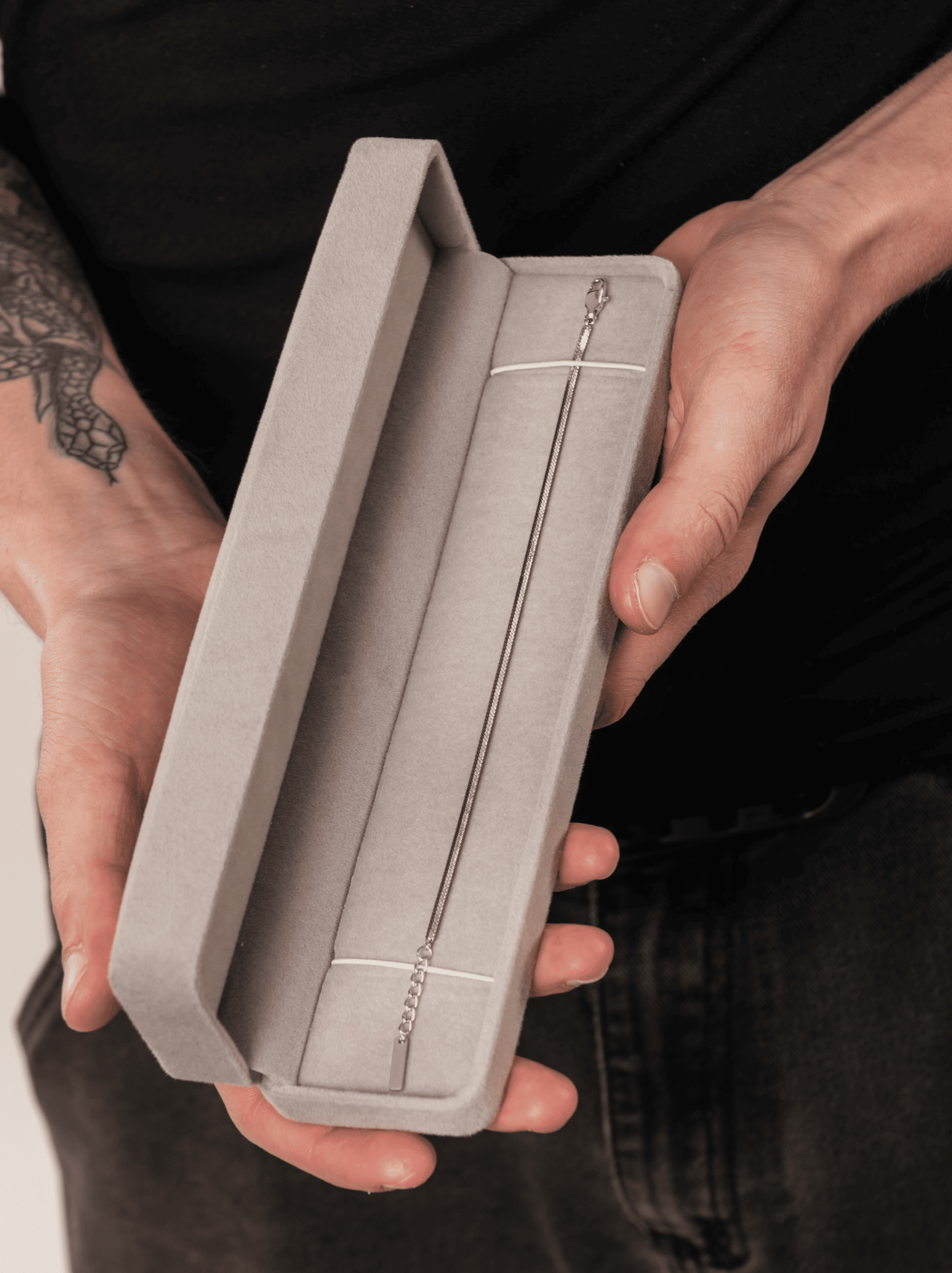 Minimalistisches quadratisches Silberarmband
