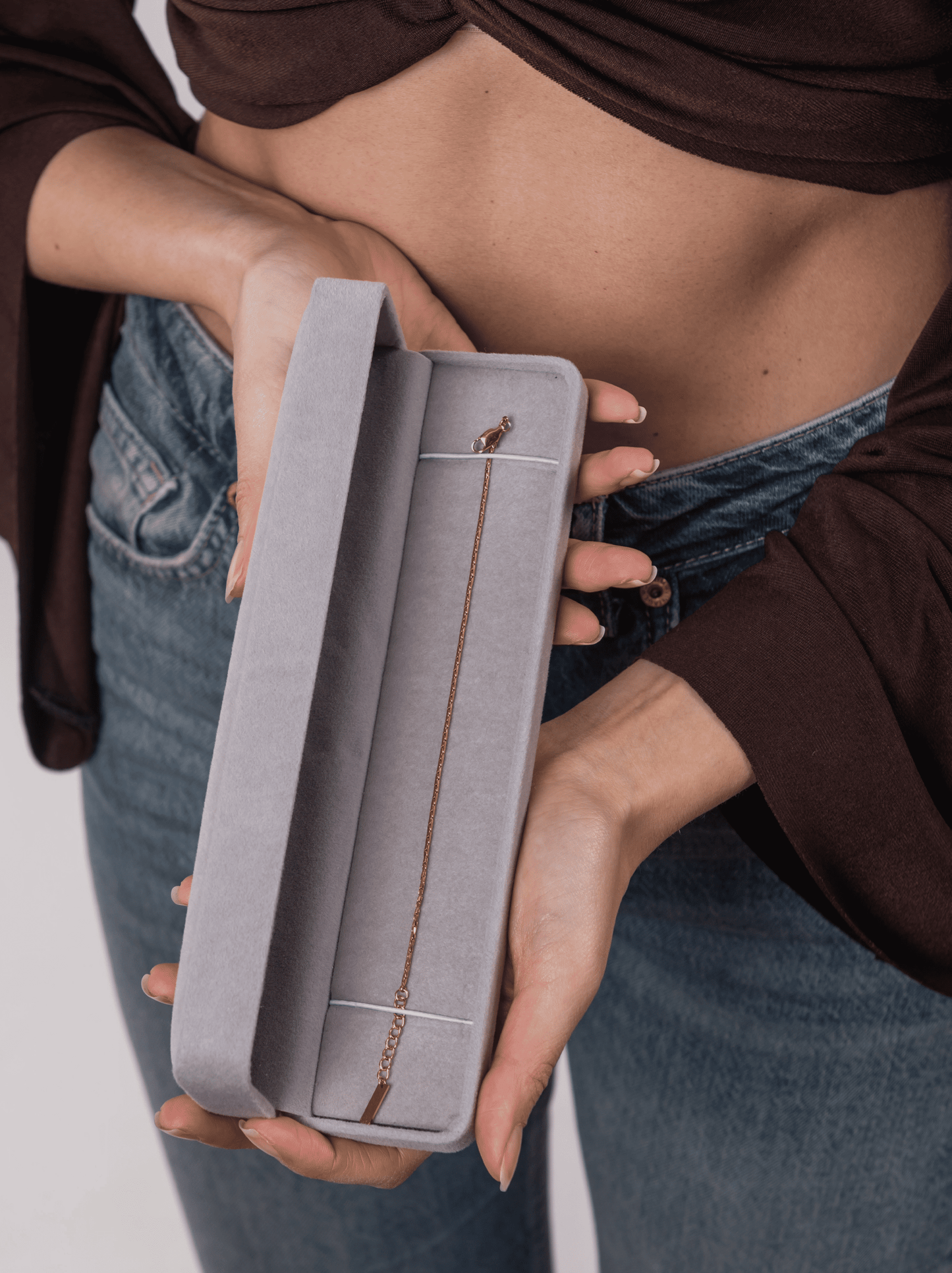 Minimalistisches Armband aus Golddraht